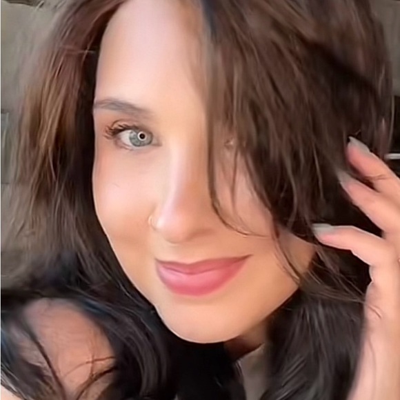 Zara-lite/ lace front & monofilament synthetic wig. - Picture 2 of 5